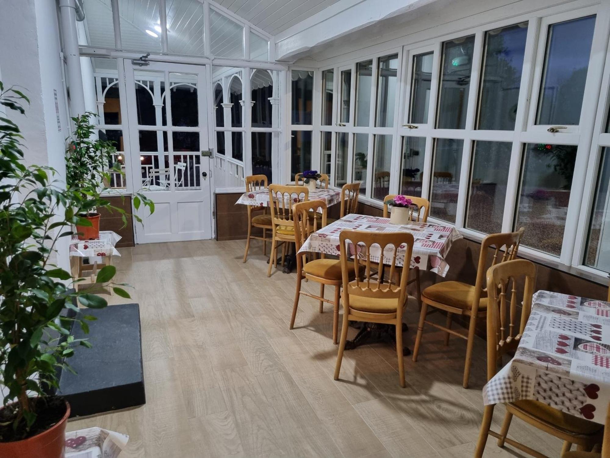 The Monkey Puzzle Hotel Bunclody Eksteriør billede